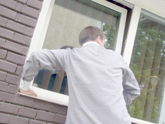 Minori de 13 şi 17 ani, cercetaţi pentru furt calificat